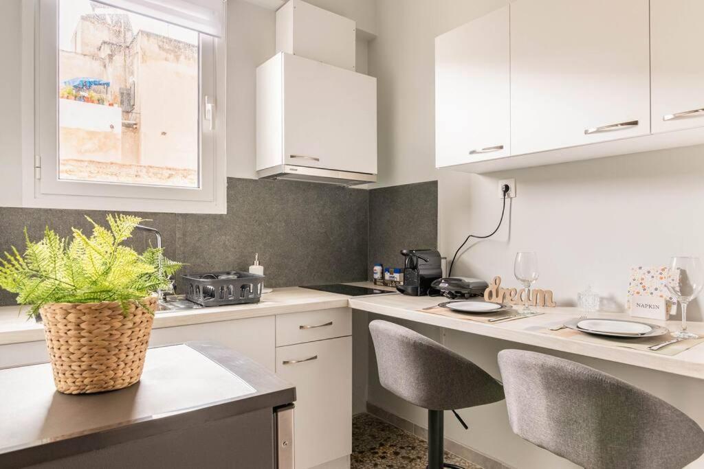 Stylish And Central Apt Near Acropolis - Avdi Square Atenas Exterior foto