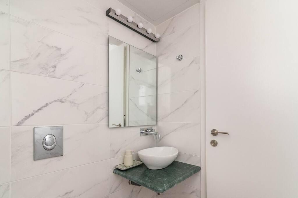 Stylish And Central Apt Near Acropolis - Avdi Square Atenas Exterior foto